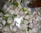 Foto langkah ke 3 dari resep Chicken Ginger Soup.