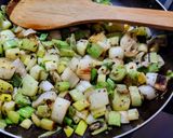 Foto del paso 6 de la receta: PIZZA🍕PECHUGA Con Pimientos 🌶️del Piquillo y Cebolla Larga Caramelizada...!😀