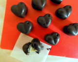 Foto del paso 12 de la receta: Bombones corazón rellenos de crema de orujo