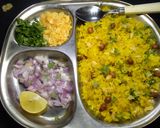कांदे पोहे (kande pohe recipe in marathi) रेसिपी स्टेप 4 फोटो