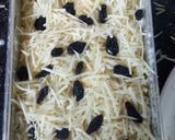 Foto langkah ke 7 dari resep Proll Tape Toping keju kismis.