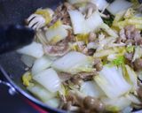 A picture of step 5 of Chinese Cabbage and Pork Stir-Fry with Miso and Mayonnaise.