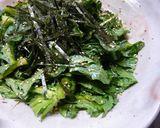 A picture of step 4 of Chrysanthemum Greens Salad with Plenty of Sesame Oil.