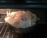 صورة لخطوة 3 من وصفة دجاجة حمرا بالفرن 🍗
