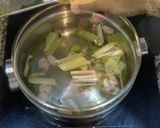 รูปขั้นตอนการทำที่ 4 ของ ต้มยำไข่เจียวหมูสับ ลองดูมั้ย แซ่บลืมแน่นอน