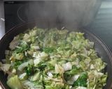 Foto del paso 1 de la receta: Lechuga salteada con cacahuetes y huevo