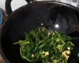 Foto langkah ke 4 dari resep Tumis Morning Glory Khas Vietnam (Rau muống xào tỏi).
