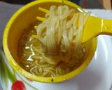 A picture of step 1 of চিকেন কাপা নুডলস.