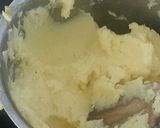 A picture of step 5 of Fishburgers with lemonsauce and puree.