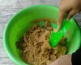 Foto langkah ke 2 dari resep Soft ChocoChips Cookies.