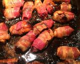 Sült datolya ropogós baconbe tekerve recept fázis 2 fotója