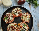 A picture of step 4 of Mini pizza.