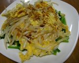 A picture of step 4 of Spinach with Soft-Cooked Eggs.