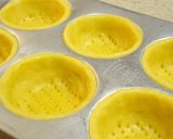 A picture of step 5 of Rich Custard and Cream Cheese Tart.