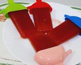 A picture of step 4 of Strawberry popsicles.