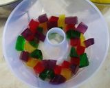 Foto langkah ke 5 dari resep Puding Susu Mozaik.