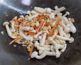 รูปขั้นตอนการทำที่ 3 ของ เห็ดชิเมจิผัดไข่