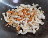 รูปขั้นตอนการทำที่ 3 ของ เห็ดชิเมจิผัดไข่