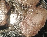 A picture of step 3 of Balsamic butter steak.