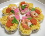 A picture of step 7 of Flower Chirashi Sushi.