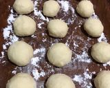 Foto langkah ke 4 dari resep Donat Kampung Topping Cokelat Meses.