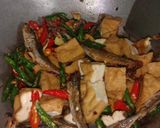 Foto langkah ke 5 dari resep Tumis ikan asin cabe ijo.