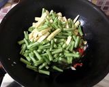 Foto langkah ke 4 dari resep Tumis Buncis Jagung Muda.