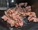 A picture of step 4 of Stir-fried Beef with Spring Onion.