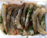 Foto del paso 1 de la receta: Langostinos crujientes con crema de ajo negro