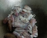 Gambar langkah 1 resipi Sotong Kacang Panjang Goreng Kicap.