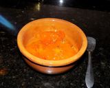 Foto del paso 3 de la receta: Kaki flambeado con wiski, coco rallado y salsa de maracuyá