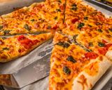 Házi margherita pizza recept fázis 10 fotója