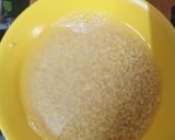 A picture of step 2 of Moong dal palak.