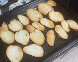 Foto del paso 1 de la receta: Bruschetta de ensalada express