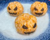 Hình bước làm 3 của món Cơm Nắm Bí Ma Halloween