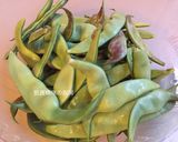 A picture of step 1 of Garlic Stir-Fried Northeastern Chinese Green Beans.