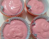 Foto langkah ke 4 dari resep Bolu Kukus Semangka.