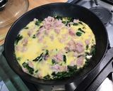 Une image de l'étape 11 de Omelette au épinards frais, jambon et feta.