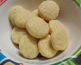 नारियल  के पेड़े (Nariyal ke pede recipe in hindi) रेसिपी चरण 4 फोटो