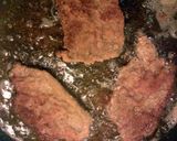 A picture of step 2 of milenesa de pollo or rez.