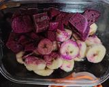Foto langkah ke 1 dari resep 604. Smoothie Buah Naga Yogurt Pisang.