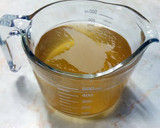 A picture of step 1 of Wakame Seaweed Chawanmushi (Egg Custard).