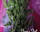 A picture of step 1 of Fresh Tulsi Leaves Tea.