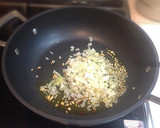 A picture of step 7 of Soup-Style Clam Vongole.