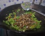 Foto langkah ke 4 dari resep Tumis pare teri.