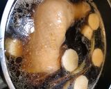 รูปขั้นตอนการทำที่ 2 ของ บะหมี่สะโพกไก่ตุ๋น