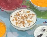 صورة لخطوة 2 من وصفة أرز باللبن بقطع المانجا وجيلي وصوص الفراولة وقطع بسكويت بوريو