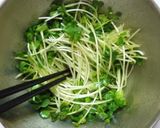 A picture of step 3 of Daikon Radish Sprout Salad.