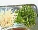 A picture of step 2 of Stir Fried Beef and Peppers (Chinjao Rosu).