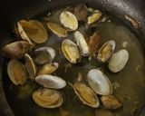 A picture of step 20 of Clam Chowder-Like Cream Pasta.